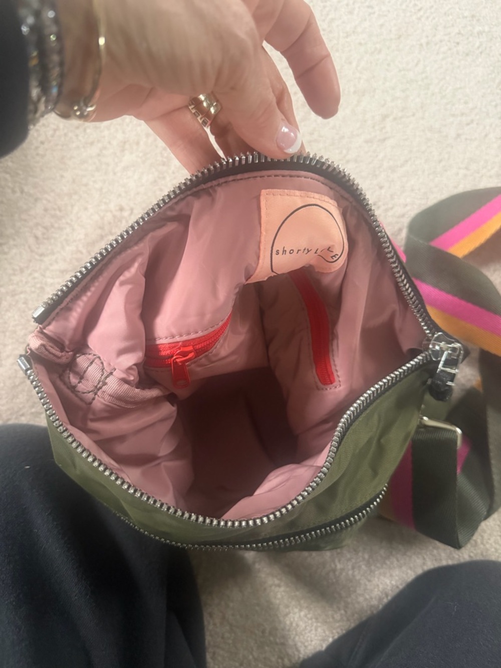ShortyLove medium crossbody in olive nylon with pink accents - Picture 5 of 8